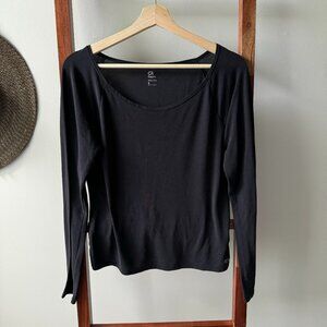 GapFit Long Sleeve Scoop Neck Performance Top